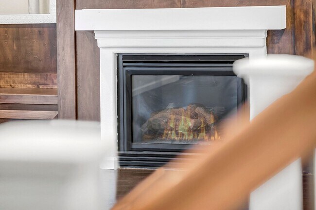 Building Photo - Enjoy this Spectacular Parklike backyard with Landscaping Included in Rent