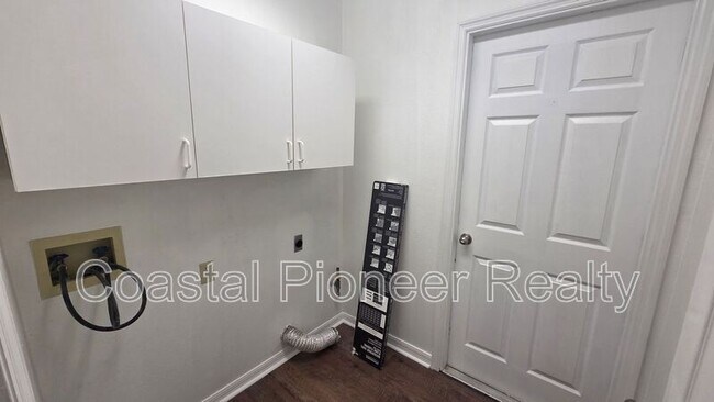 Building Photo - 1731 Wakefield Dr