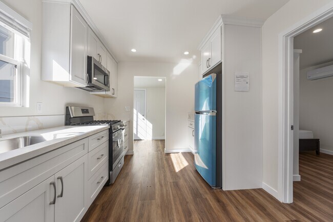 Building Photo - 1443 W 36th Pl