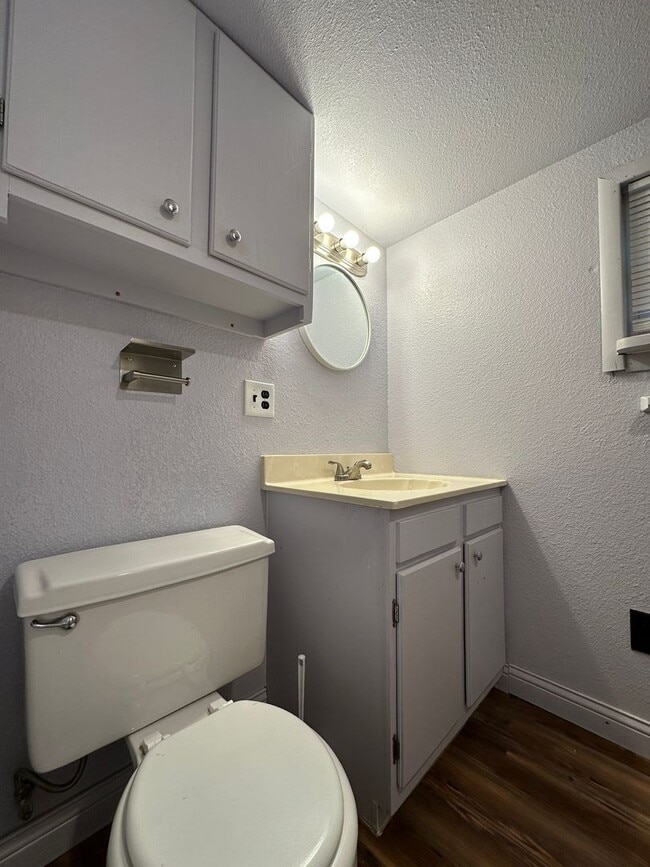 Building Photo - $1,900.00 MOVE-IN-SPECIAL