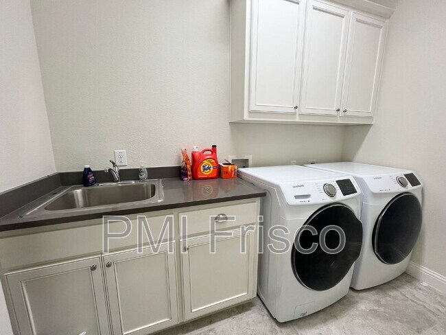 Building Photo - 10505 Wintergreen Dr