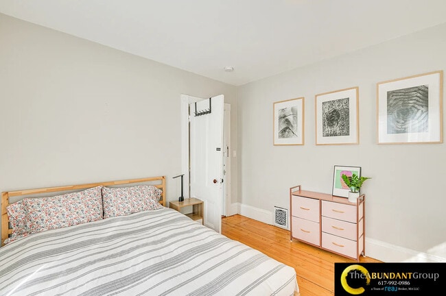 Building Photo - 44 Cottage St