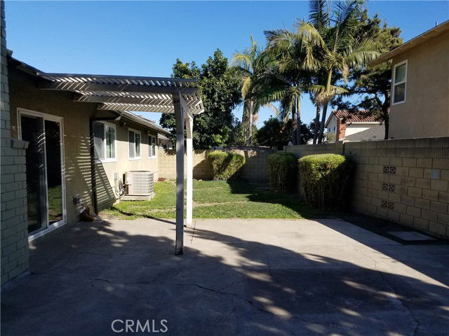 Building Photo - 424 E Riverview Ave