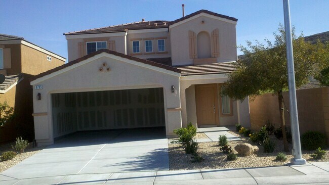 Primary Photo - Beautiful 4 Bedroom Home with Granite Coun...
