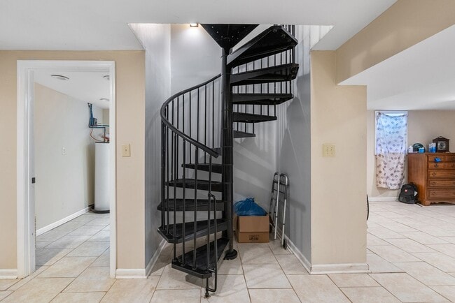 Building Photo - Spacious, Remodeled 3-Bedroom Home in Quie...