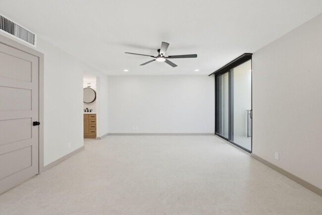 Building Photo - 5460 N Ocean Dr