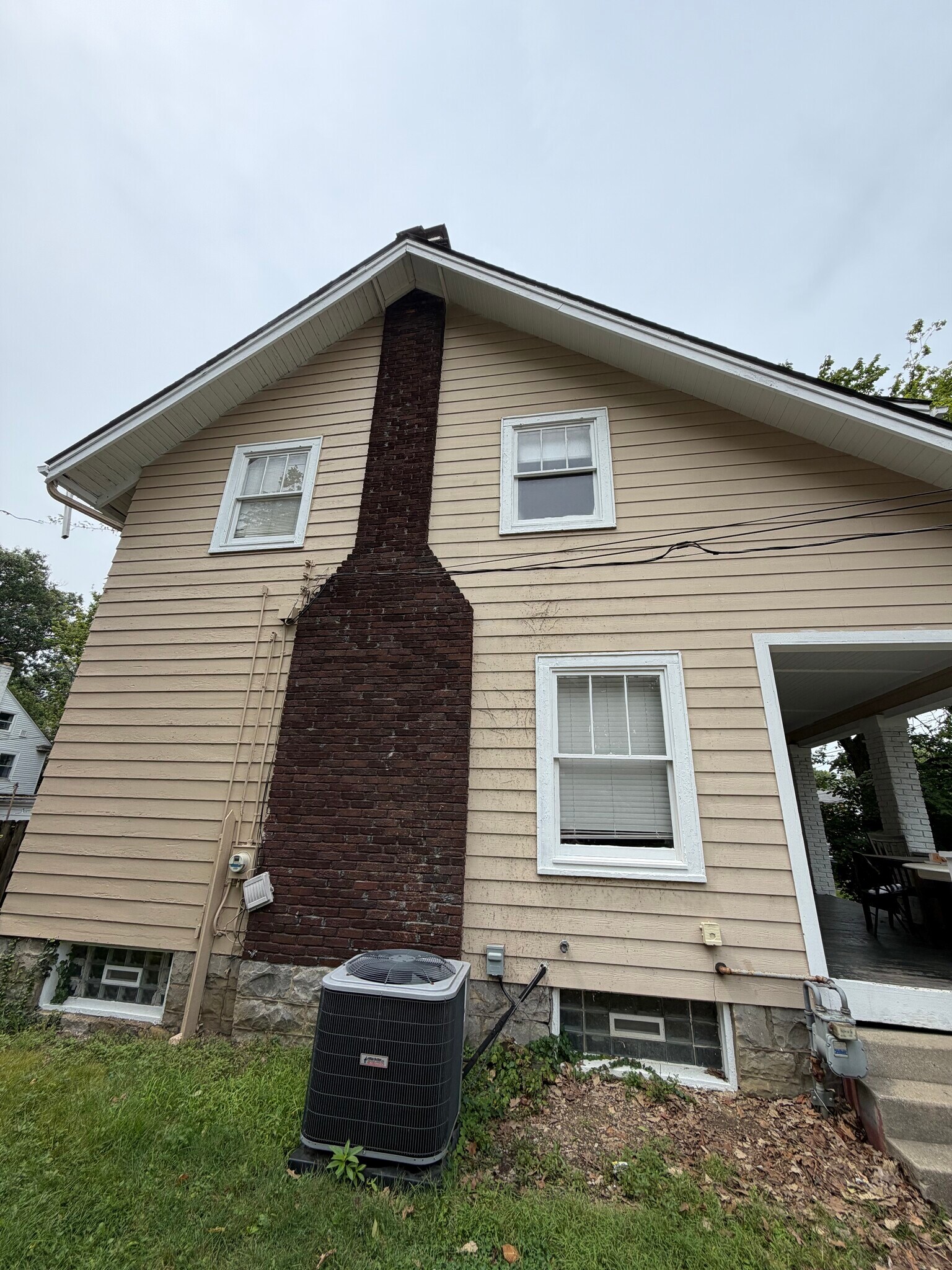 Building Photo - 267 E Lane Ave