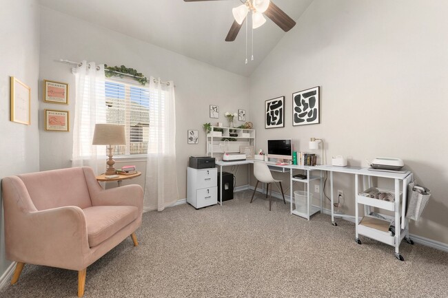 Building Photo - Upscale Living!