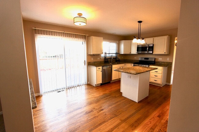 Building Photo - 18376 W Springwood Dr