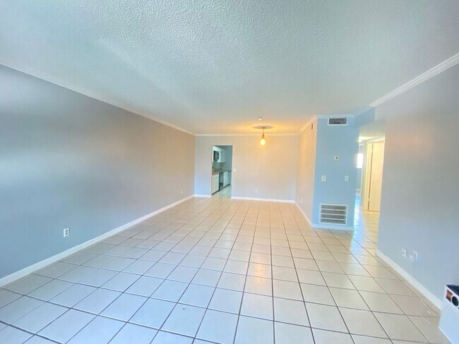 Building Photo - 605 Northlake Blvd
