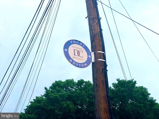 Building Photo - 900 24th St NW