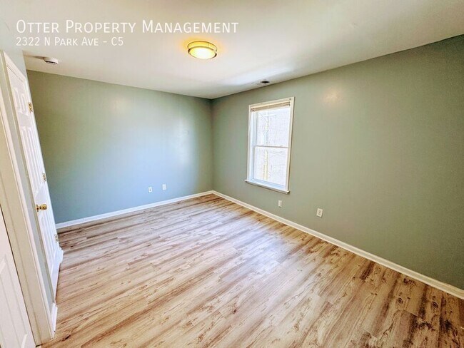 Building Photo - 2322 N Park Ave