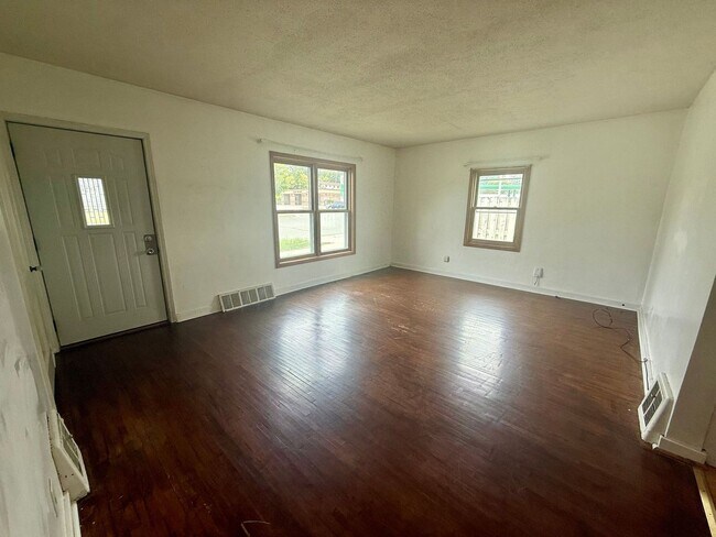 Building Photo - 3 Bed 1 Bath Single Family Home in Wausau ...
