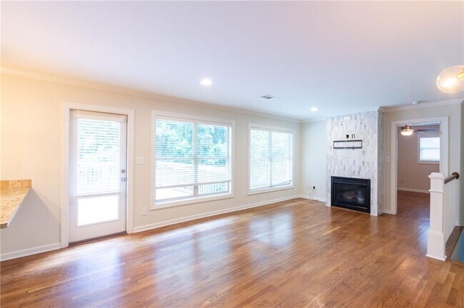 Building Photo - 3014 Skyland Dr NE