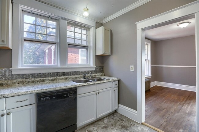 Building Photo - 2038 Market