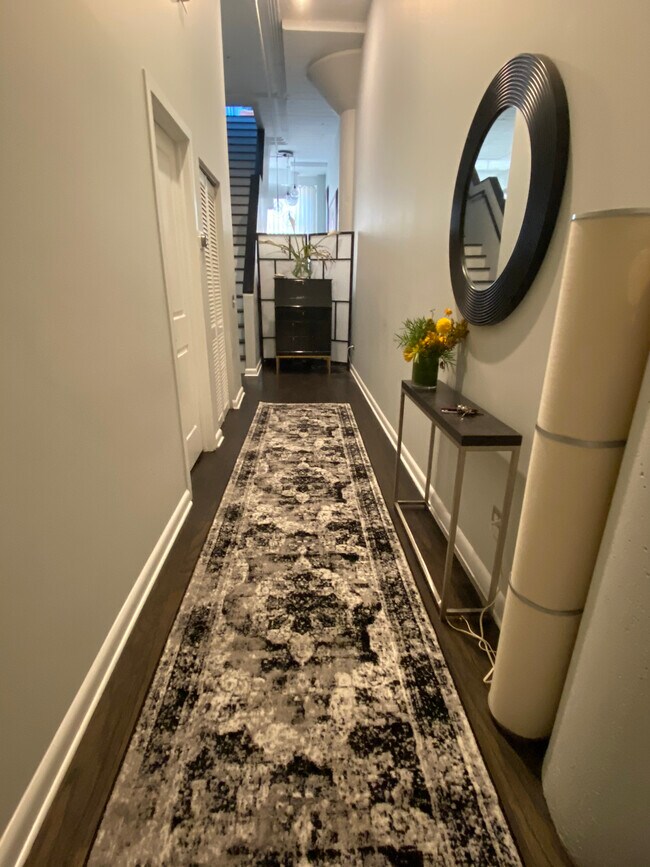 Building Photo - 2750 N Wayne Ave