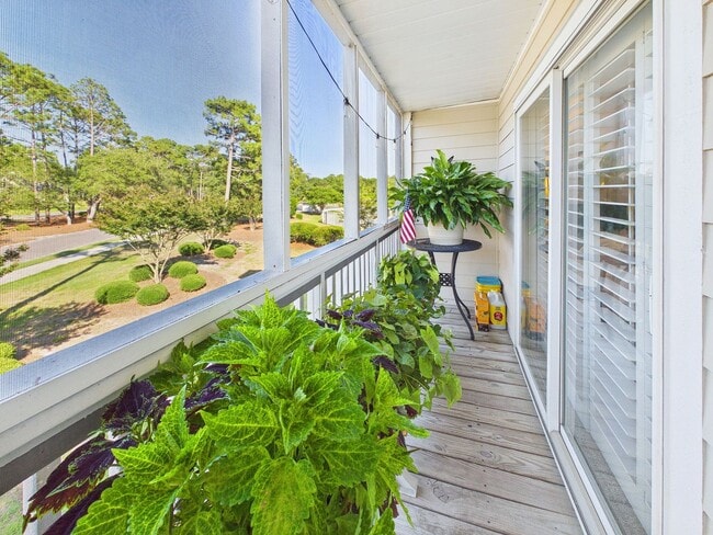 Building Photo - Gorgeous Furnished 2 Bdrm/2 Bath Condo in St James Community!
