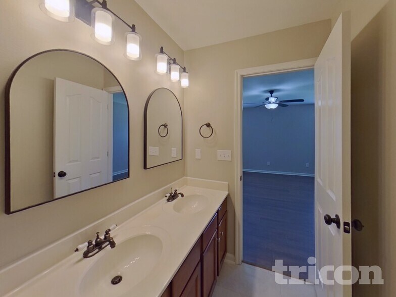 Building Photo - 1522 Ladora Dr