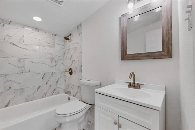 Building Photo - 631 Baker St