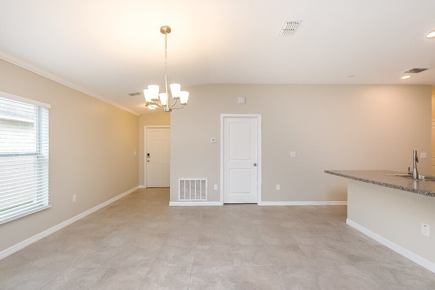 Building Photo - 204 Archcliffe Point Pl