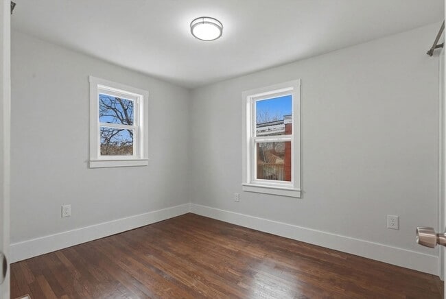 Building Photo - 18 Ronan St