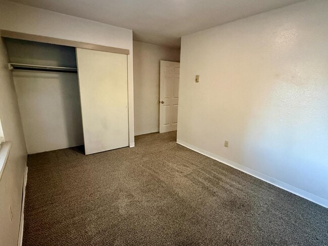 Building Photo - 505 NW D St