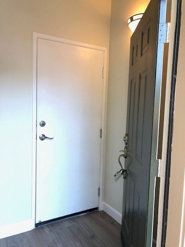 Building Photo - PICTURE PERFECT 2 BR/2 BATH PLUS LOFT END UNIT CONDO WITH DIRECT ACCESS 2 CAR GARAGE