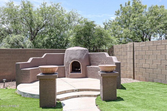 Building Photo - BRAND NEW 5 BEDROOM HOME IN PHOENIX