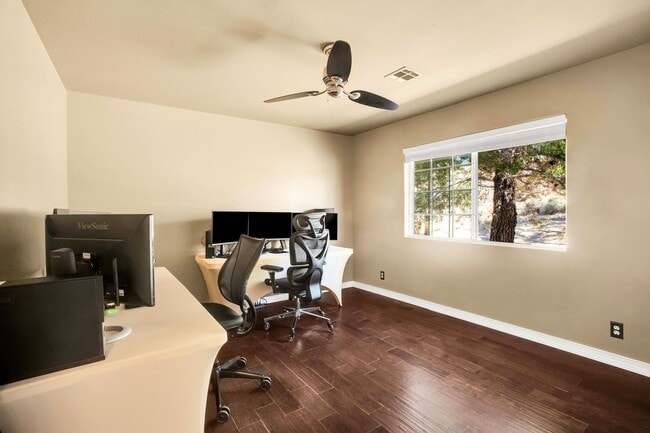 Building Photo - Western Hills Estate home/ 3 bedroom/ 2 ba...