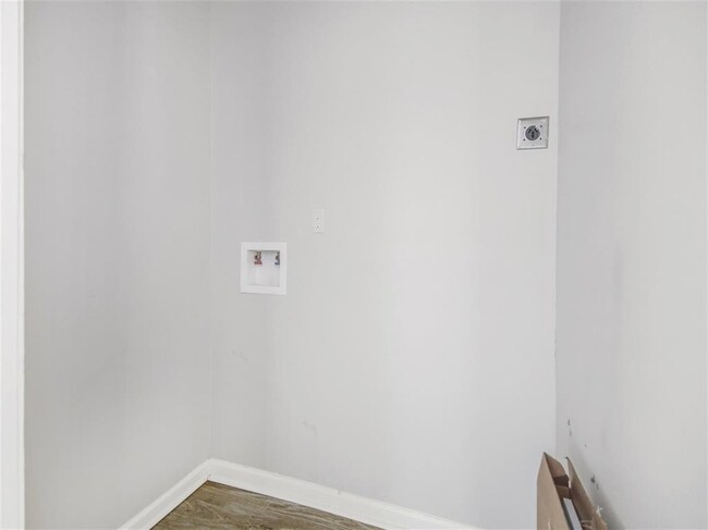 Building Photo - 3810 Lehall St