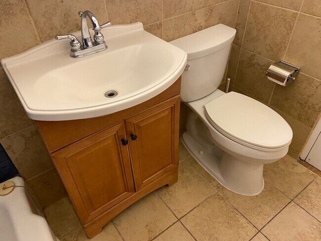 Bathroom - 3000 Spout Run Pky