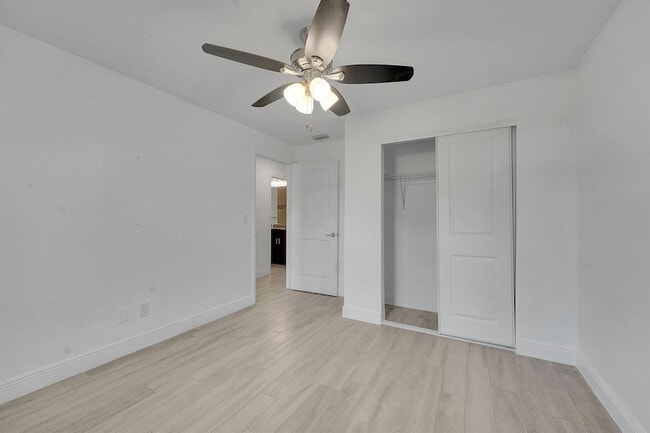 Building Photo - 226 SW Starfish Ave