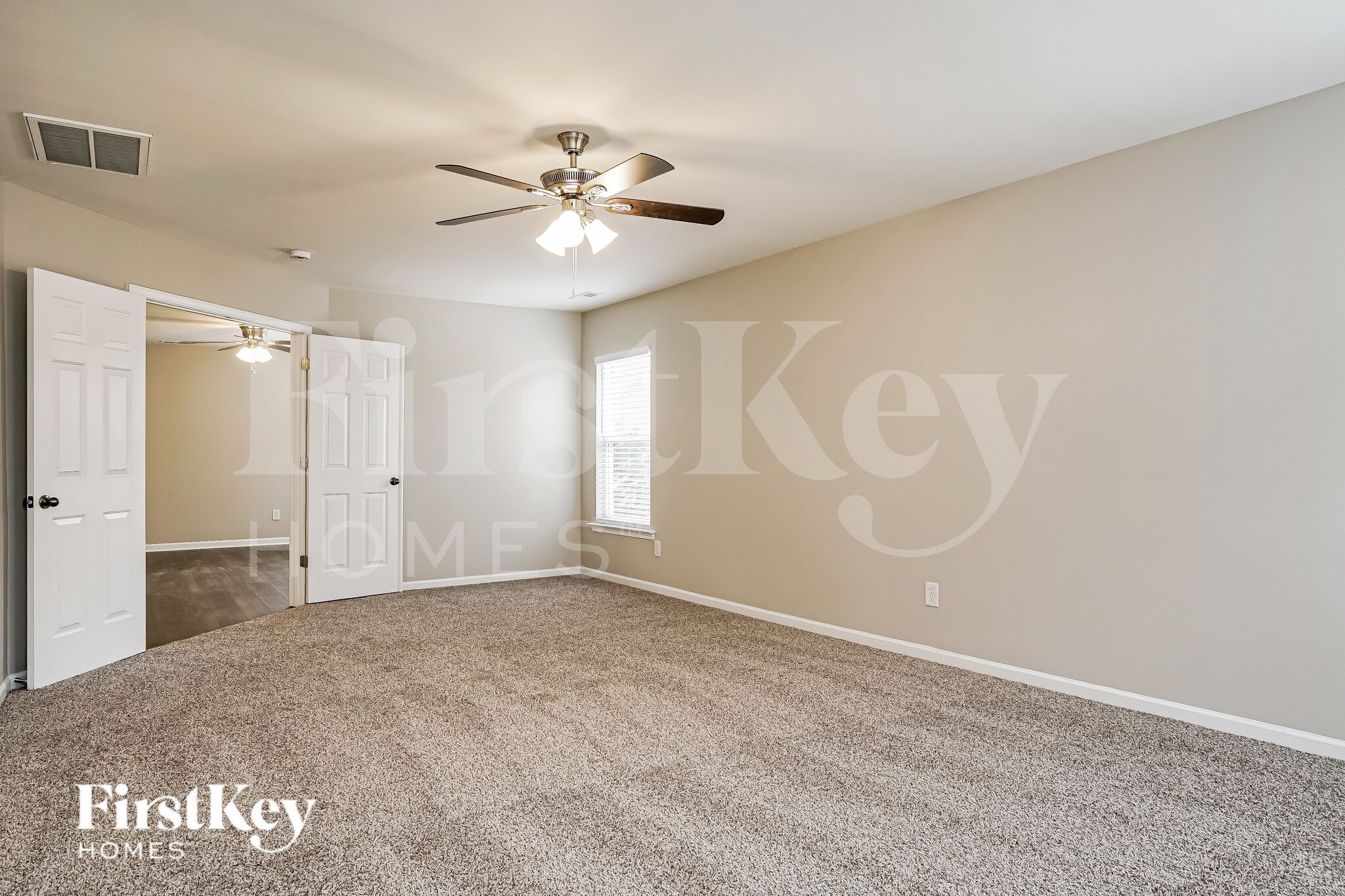 Building Photo - 204 Hillview Dr