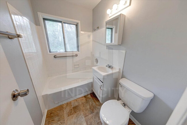 Building Photo - 4007 Downes Dr