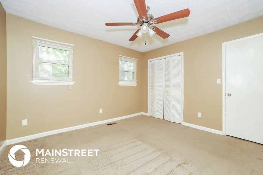 Building Photo - 4872 Pebblebrook Dr
