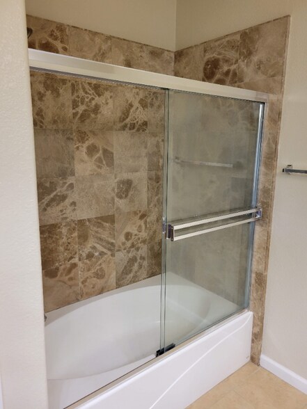 Building Photo - 3301 N Park Dr