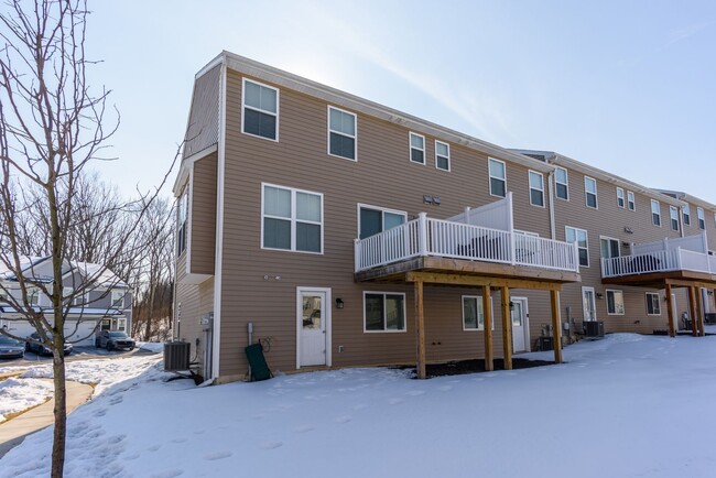 Building Photo - Beautiful 3bed, 2.5 bath in Harrisburg - Move in ready!