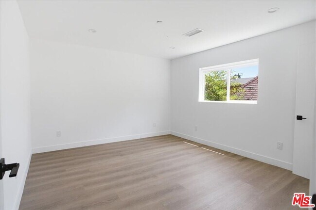 Building Photo - 14167 Calvert St