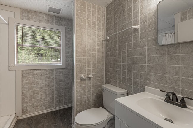 Building Photo - 299 Pine Harbor Dr