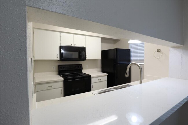 Building Photo - 6601 Sands Point Dr