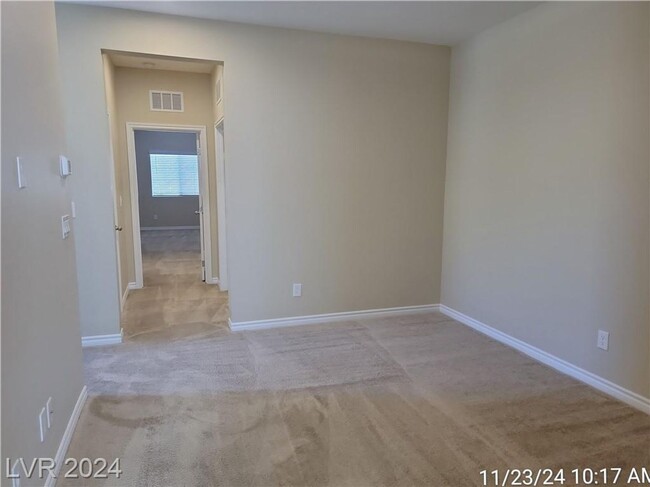 Building Photo - 3-BEDROOM TOWNHOME IN GATED NORTH LAS VEGA...