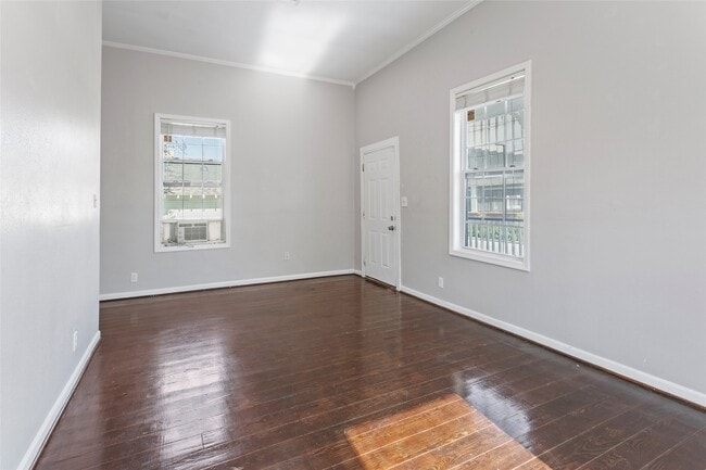 Building Photo - 511 9th St