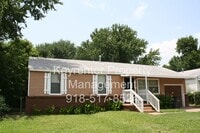 Building Photo - Coming Soon! 3 BED 1 BATH! Schedule a tour today!