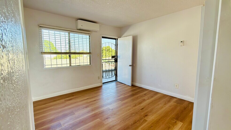 Building Photo - 124 1/2 W 95th St