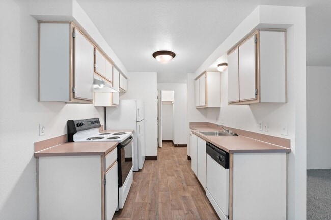 Building Photo - Bluebird Cozine Creek ***MOVE IN SPECIAL $...