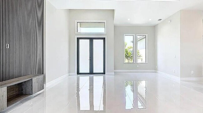 Building Photo - 4406 NW 20th Terrace