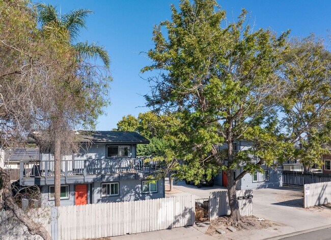 Building Photo - 2 Bedroom/1 Bathroom - Isla Vista
