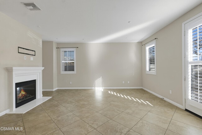 Building Photo - 1521 Silver Shadow Dr