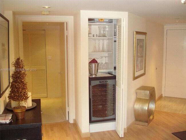 Building Photo - 3600 Yacht Club Dr