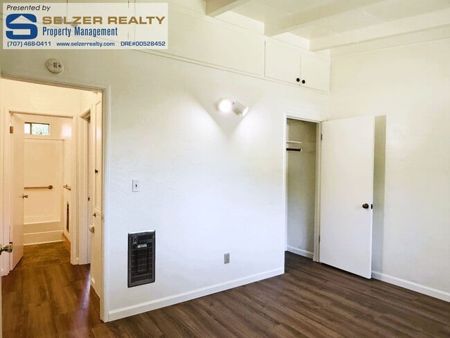Building Photo - 204 S Hortense St